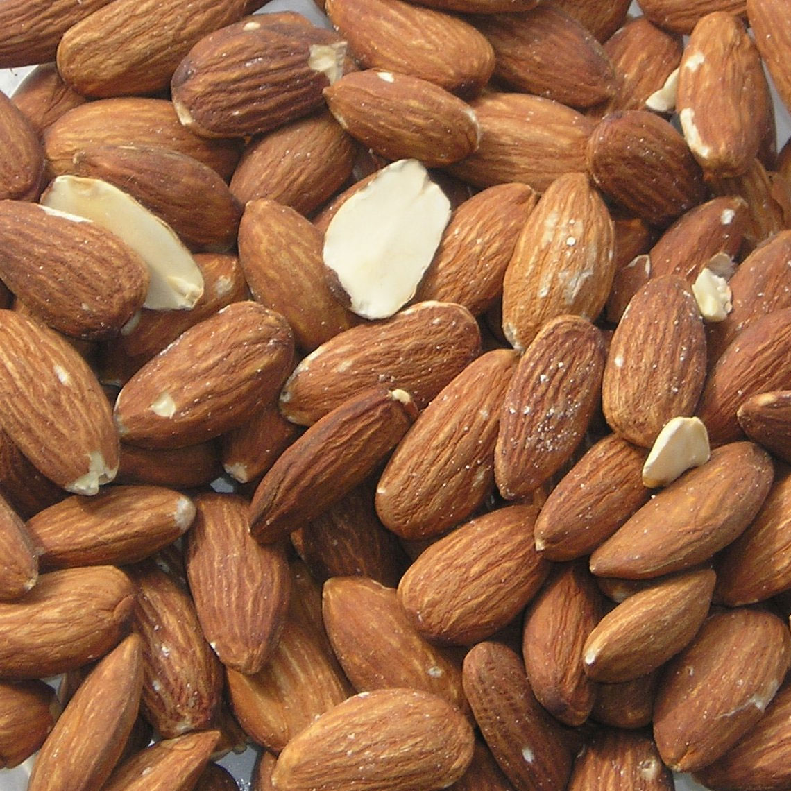 {{Information Description=Plate with almonds Source=own work Date=May 2006 Author= M.Verkerk, J.J.G. Claessens }}